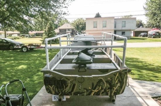 How to grass up your duck boat blind