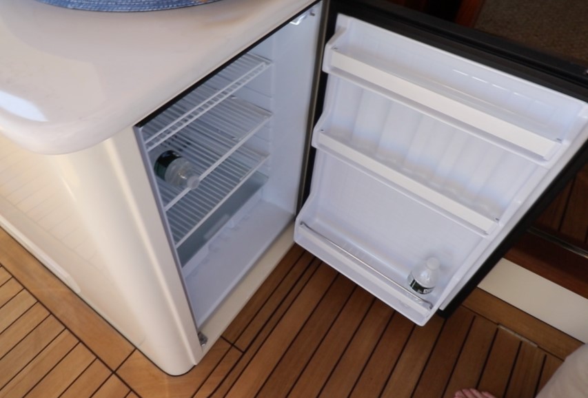 Cockpit fridge