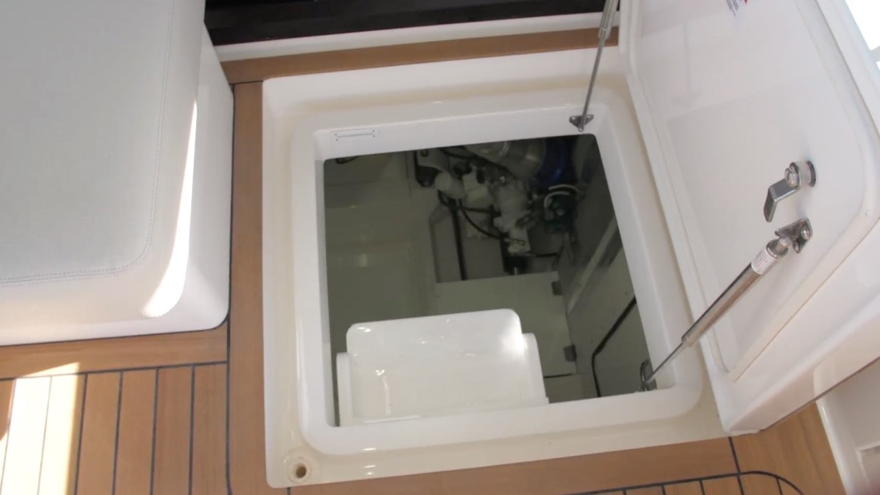 Mechanical space hatch