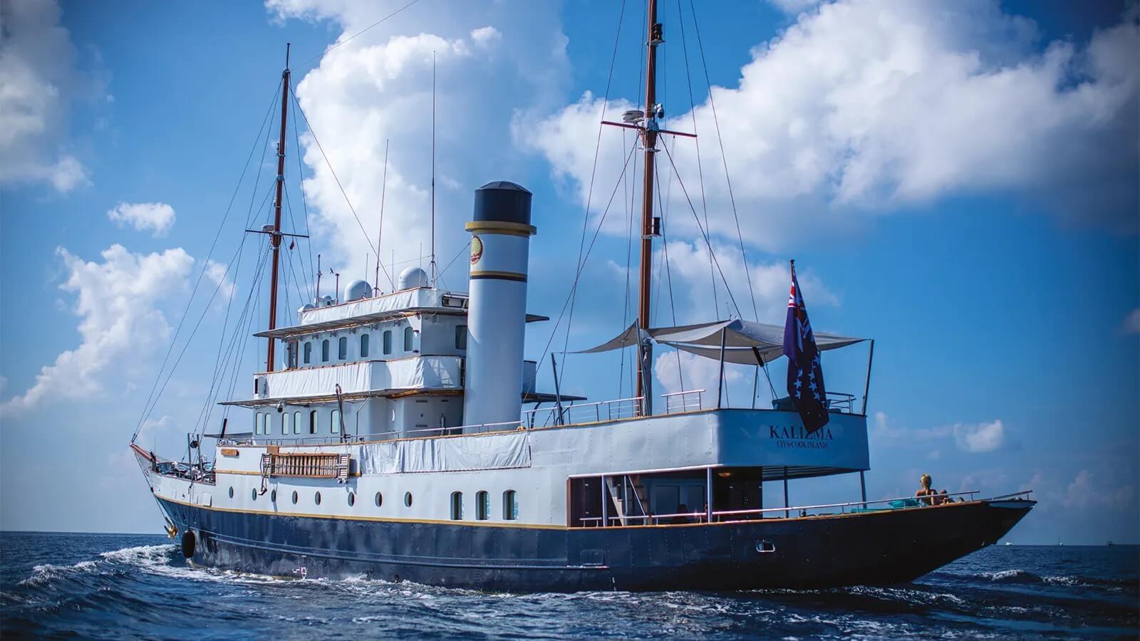 50m Kalizma yacht on the water