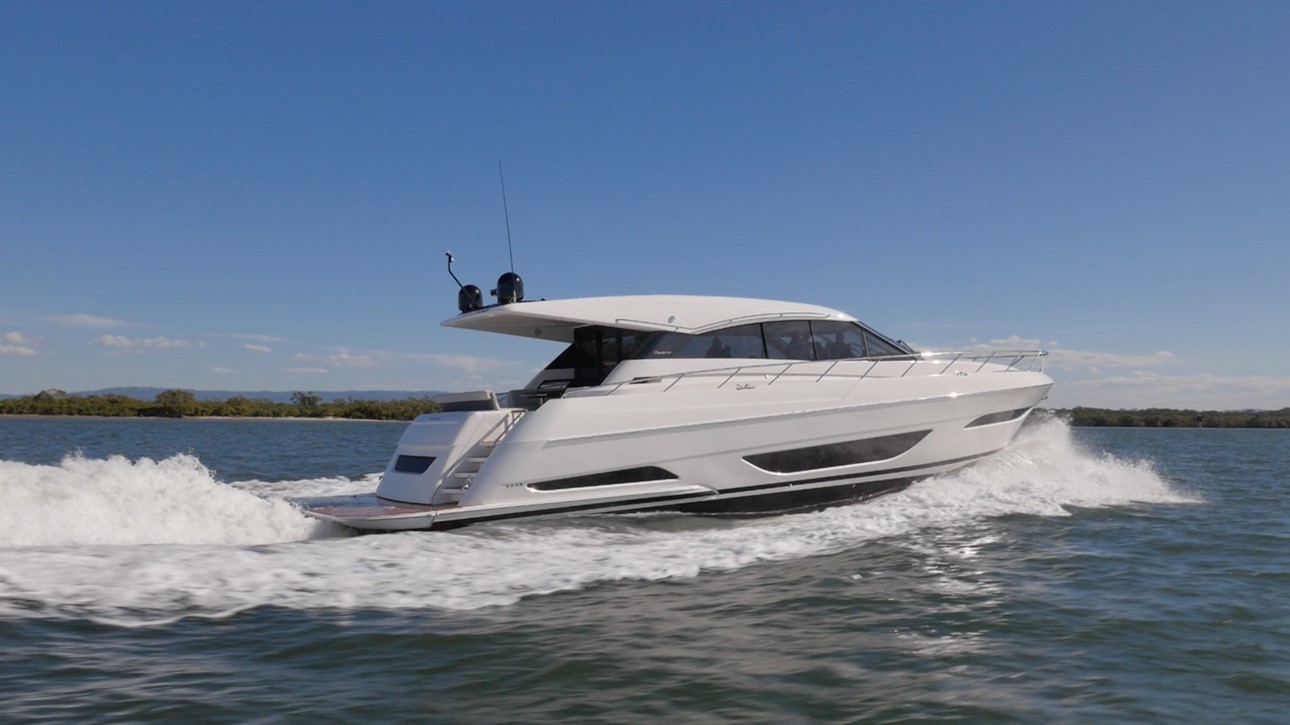 Starboard quarter cruising