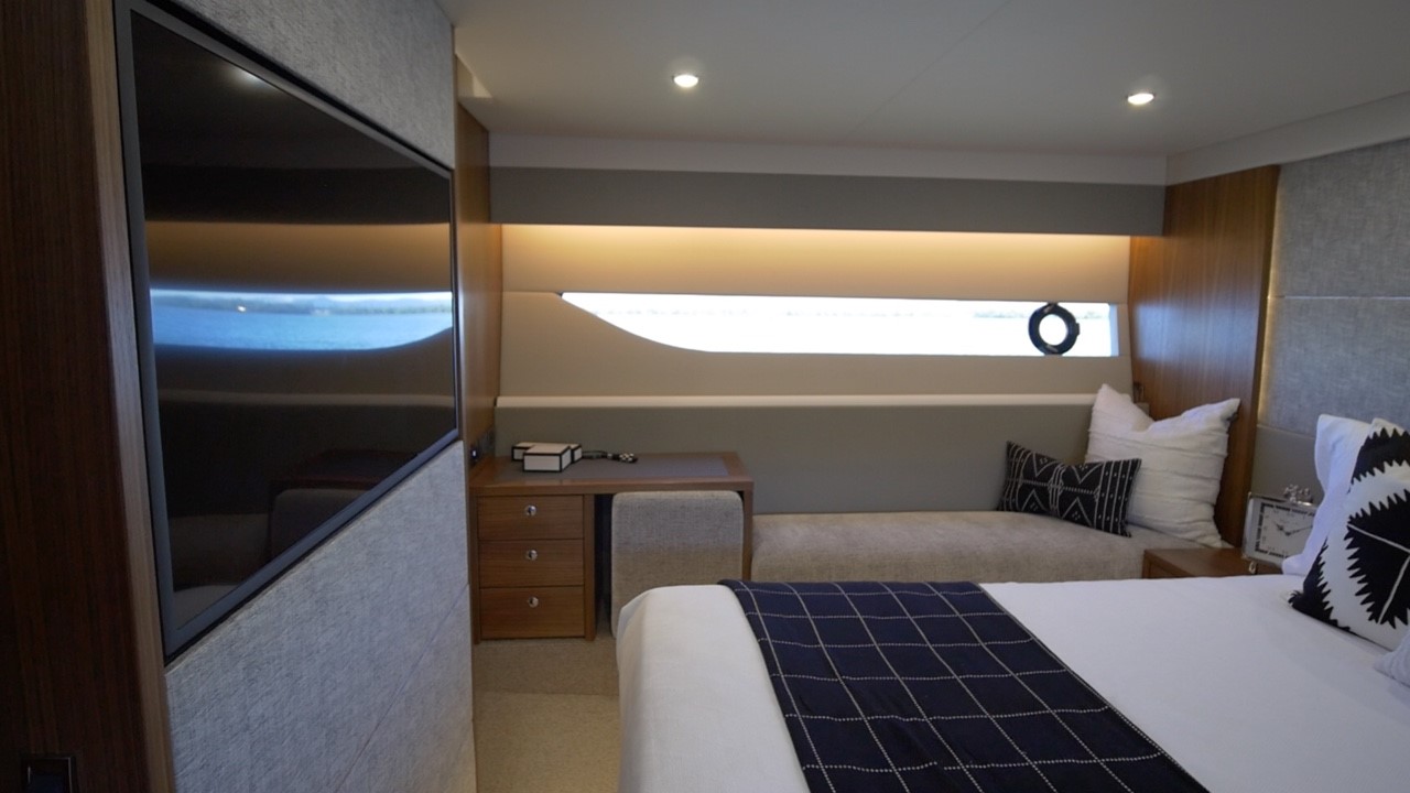 Starboard chase lounge