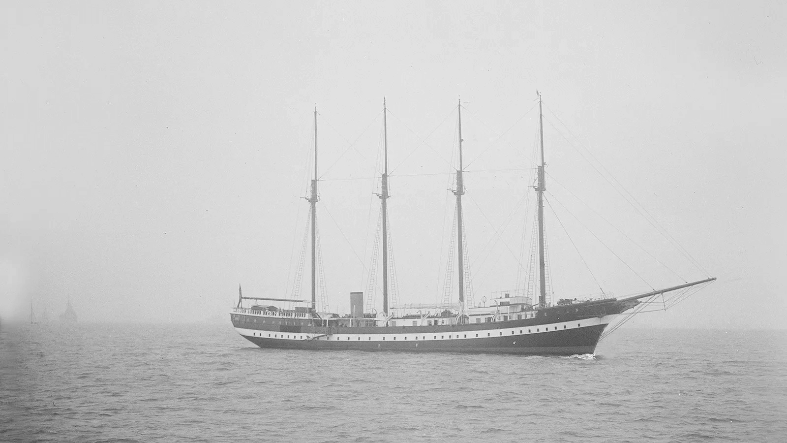 The 86-meter schooner Flying Cloud