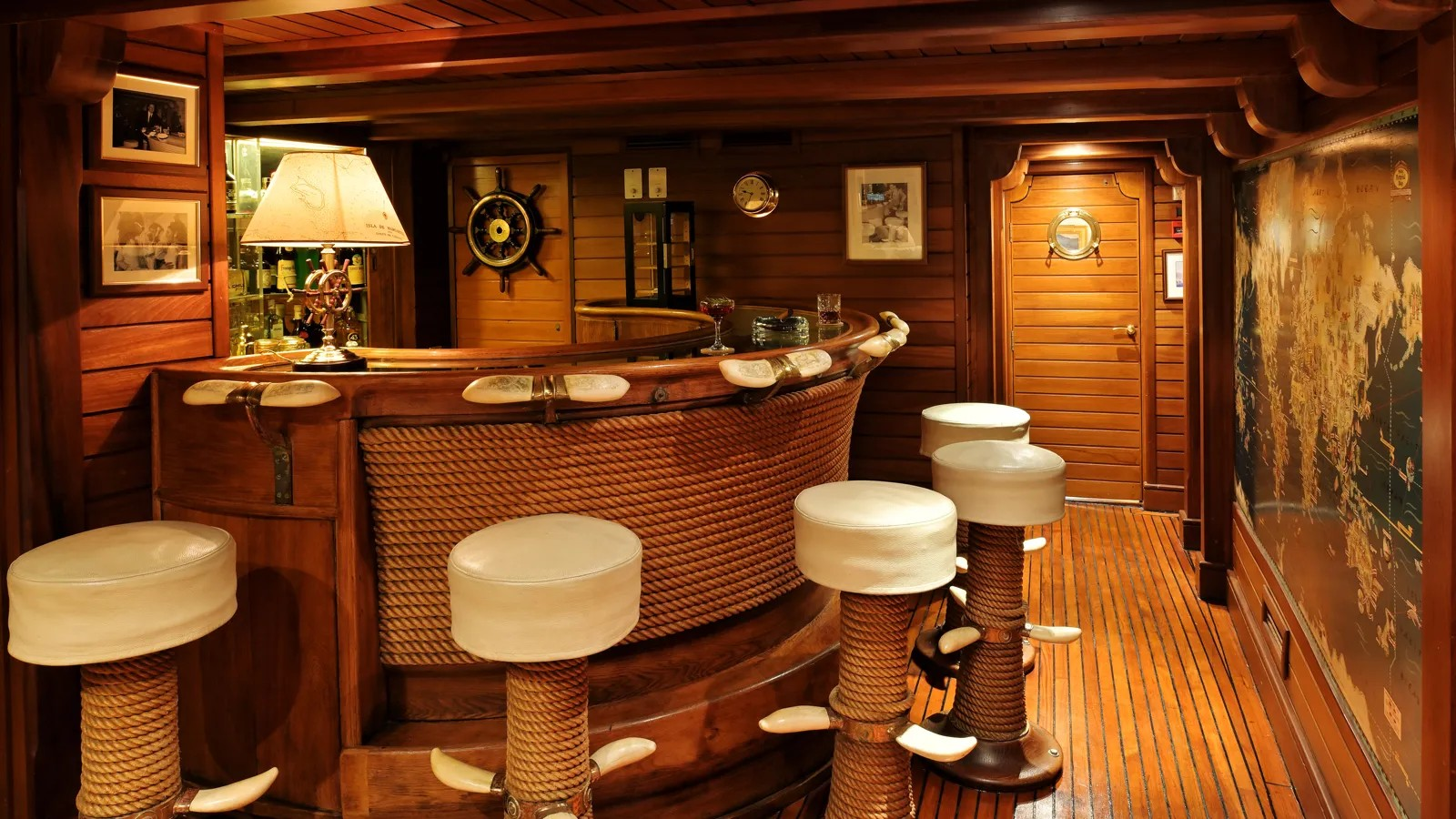 99m Iconic Hollywood Motor Yacht Christina O - interior, bar