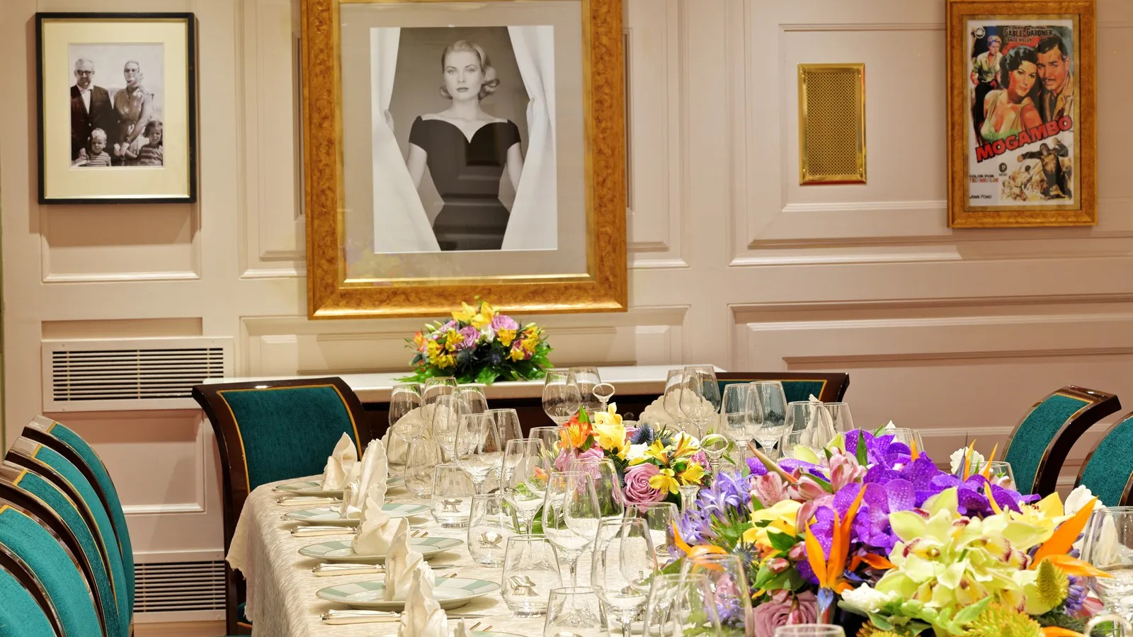 99m Iconic Hollywood Motor Yacht Christina O - dining