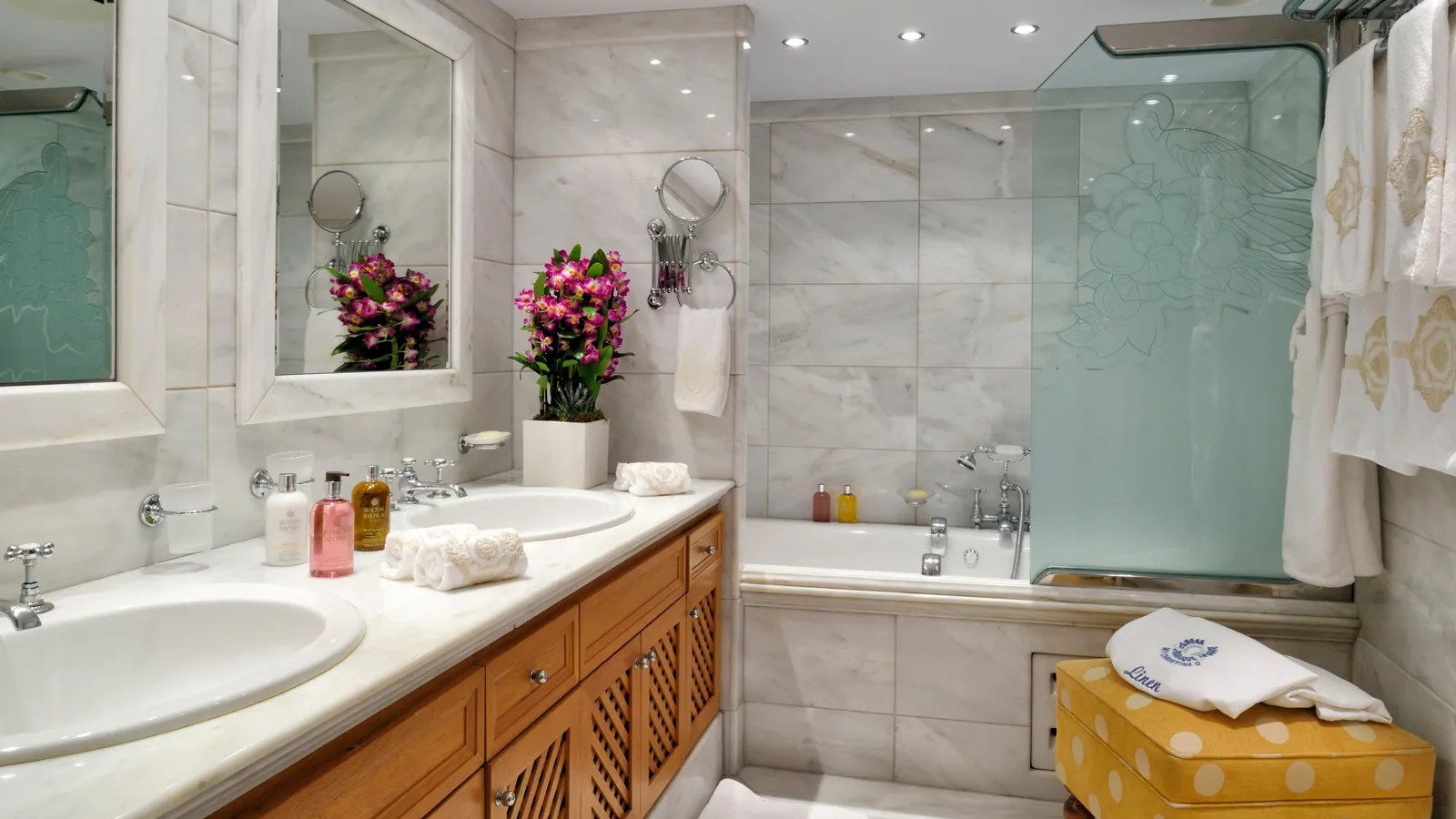 99m Iconic Hollywood Motor Yacht Christina O - interior, head