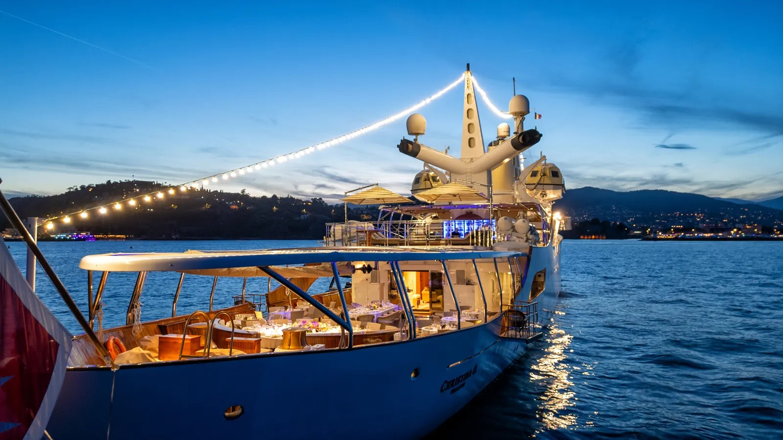 99m Iconic Hollywood Motor Yacht Christina O - night view