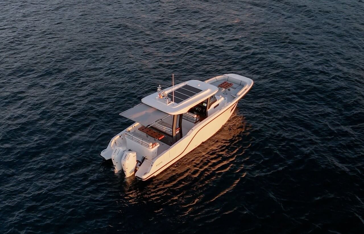 Aiata Wayfinder 38 Suntop aft