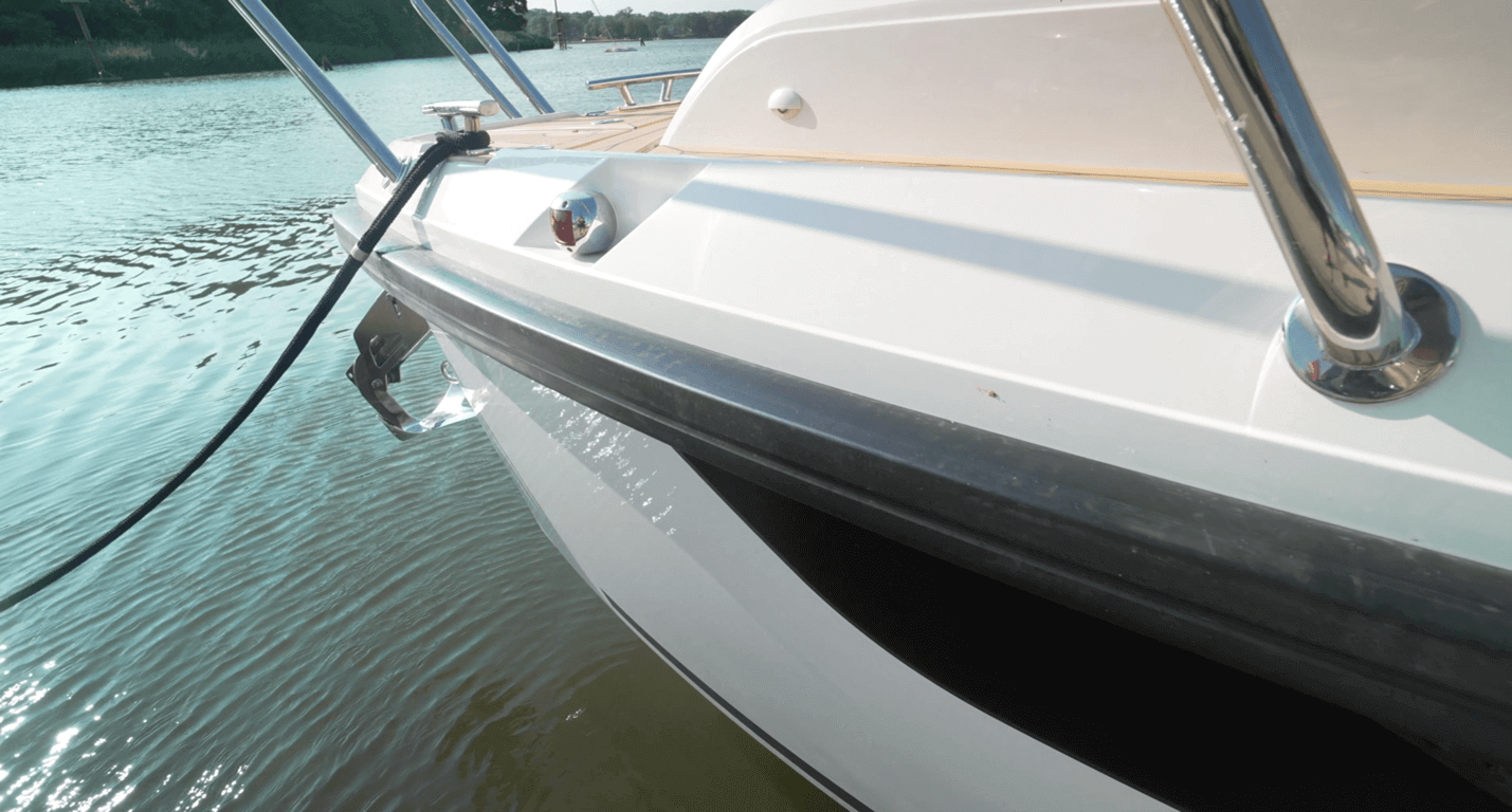 Aquador 250 HT bow rails