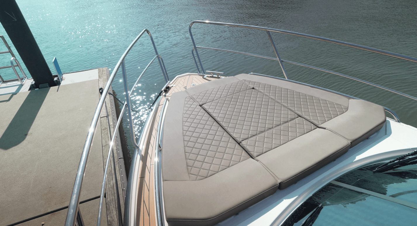 Aquador 250 HT optional sunpad