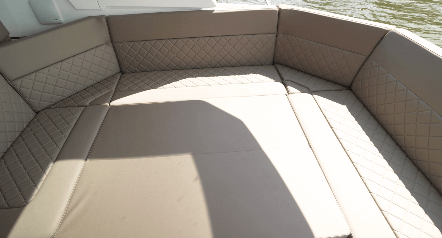 Aquador 300 HT filler cushion added to table