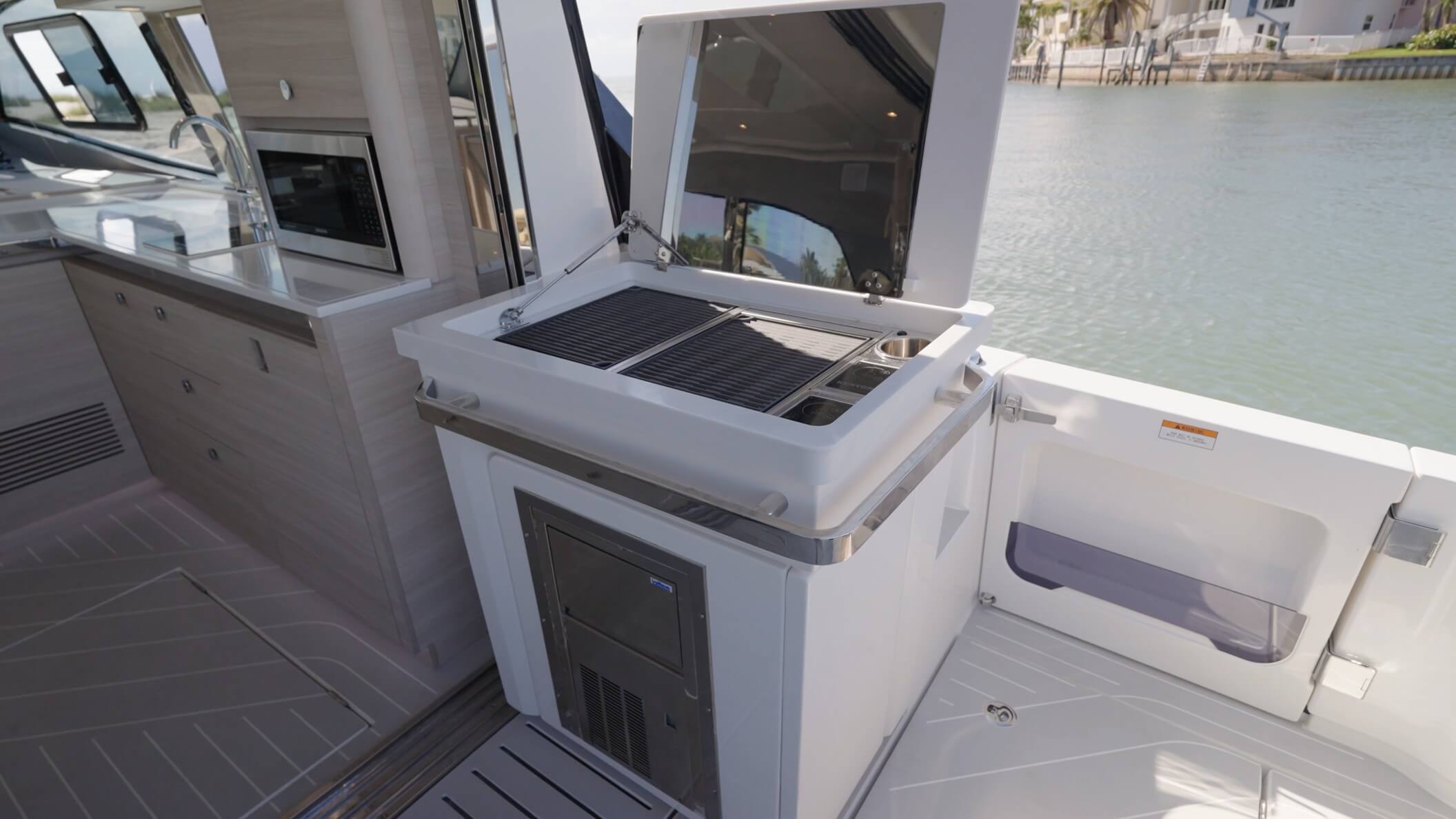 Aquila 42 Coupe Power Catamaran grill console