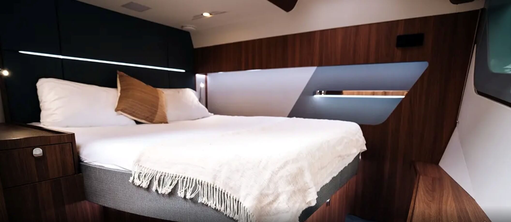 Aquila 46 Coupe Power Catamaran platform berth