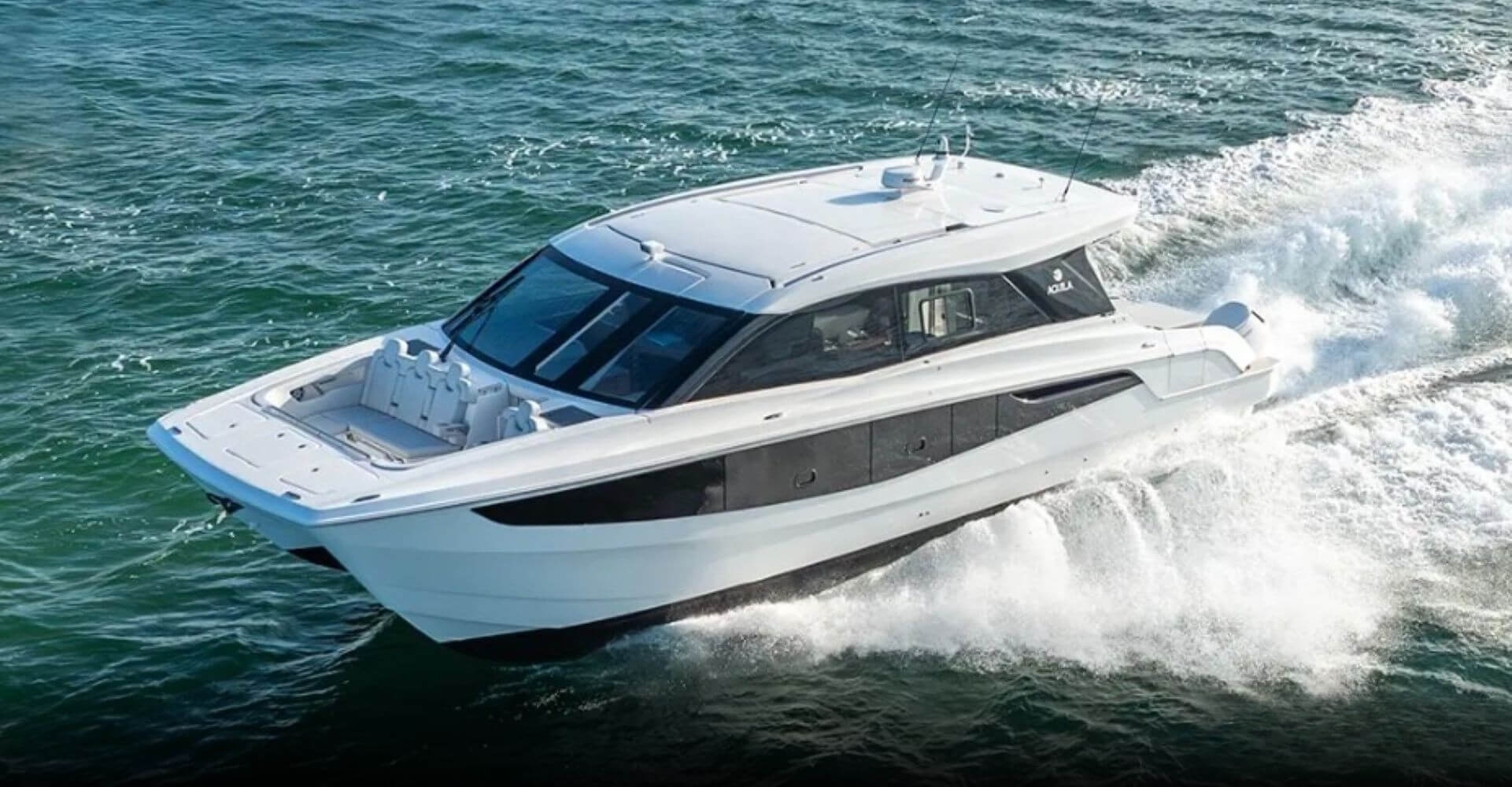 Aquila 46 Coupe Power Catamaran cruising