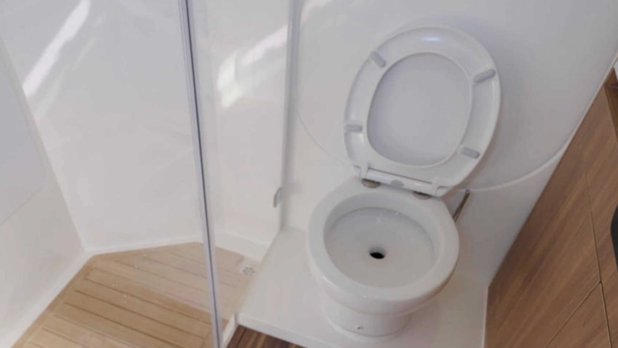 Aquila 46 Coupe Power Catamaran electric head