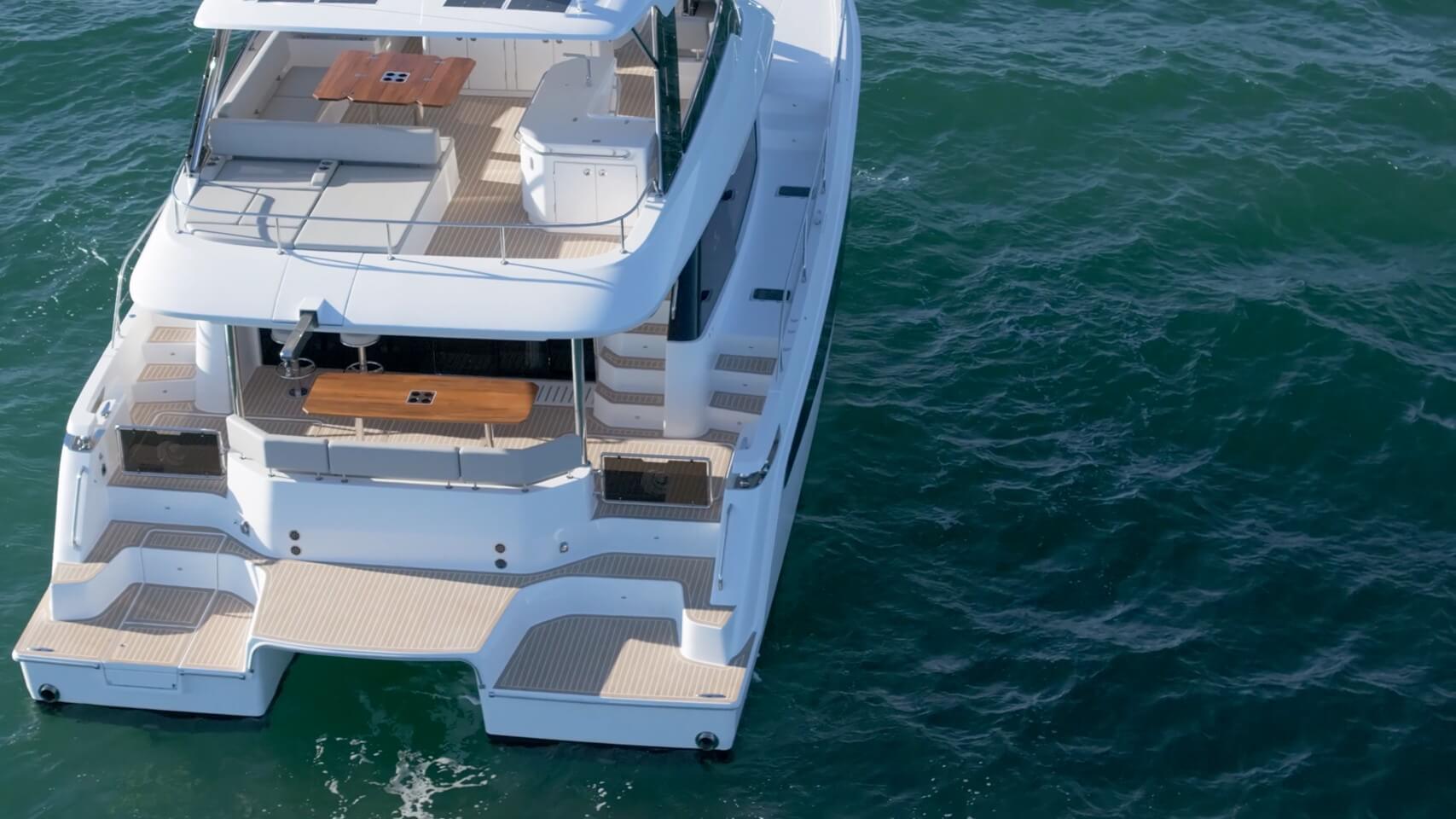 Aquila 46 Powercat aft platform