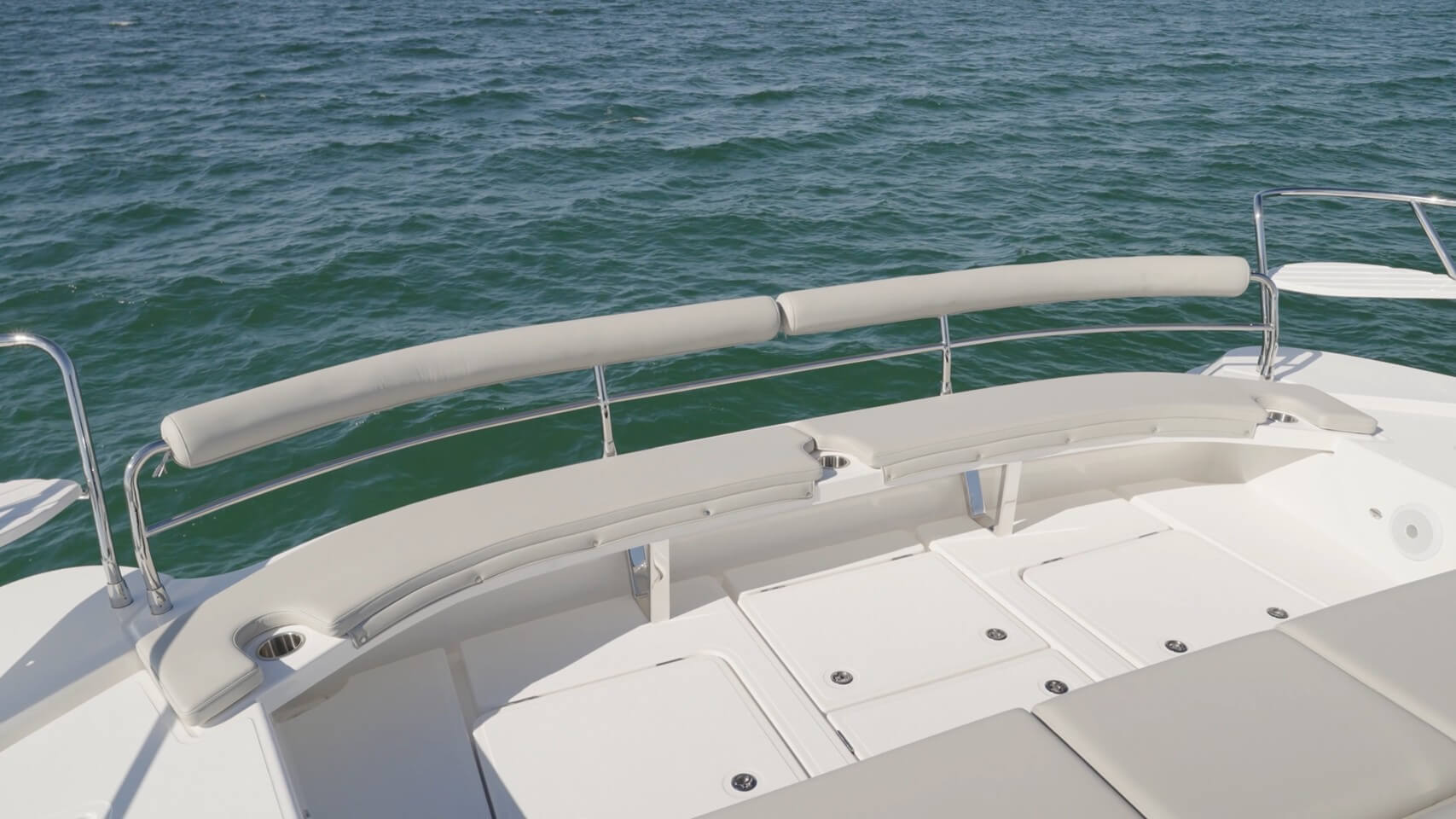 Aquila 46 Powercat bow seat
