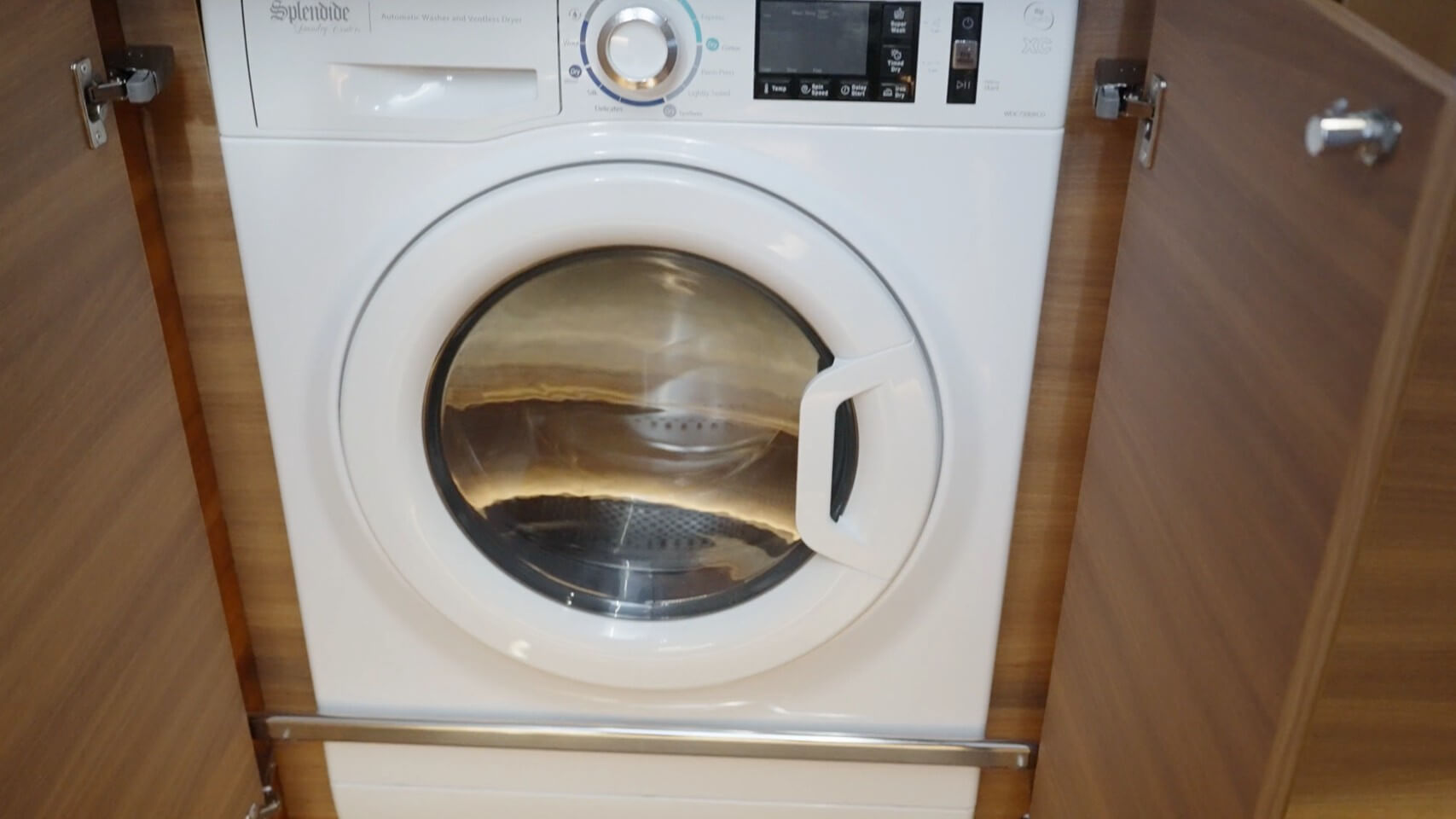 Aquila 46 Powercat washer/dryer combo