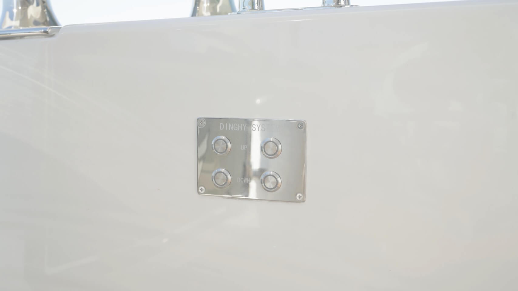 Aquila 46 Powercat launch and retrieval system controls