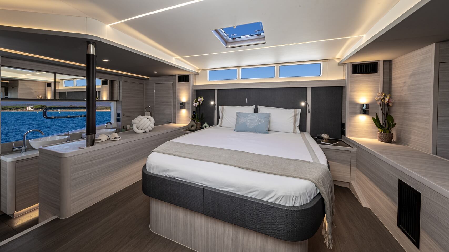 Aquila 46 Powercat owner's stateroom