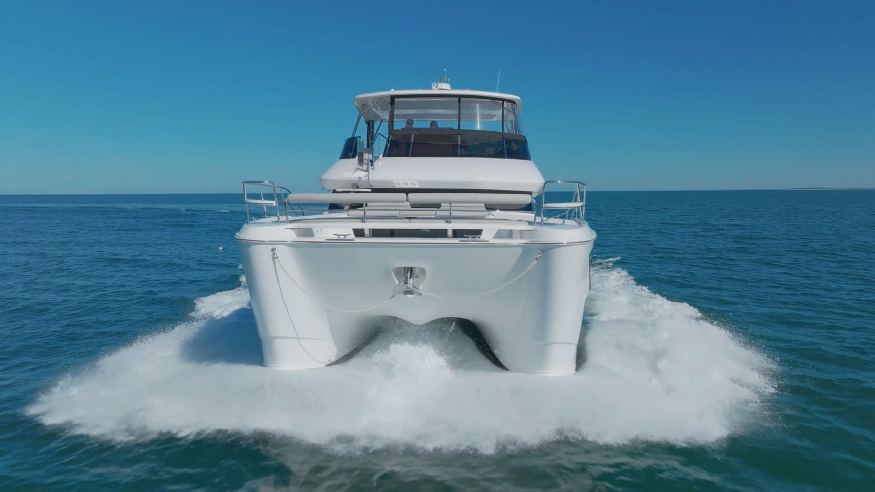 Aquila 46 Powercat running