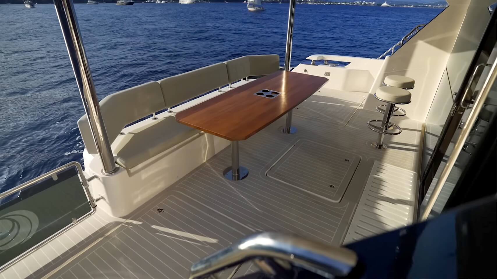 Aquila 46 Powercat stern deck