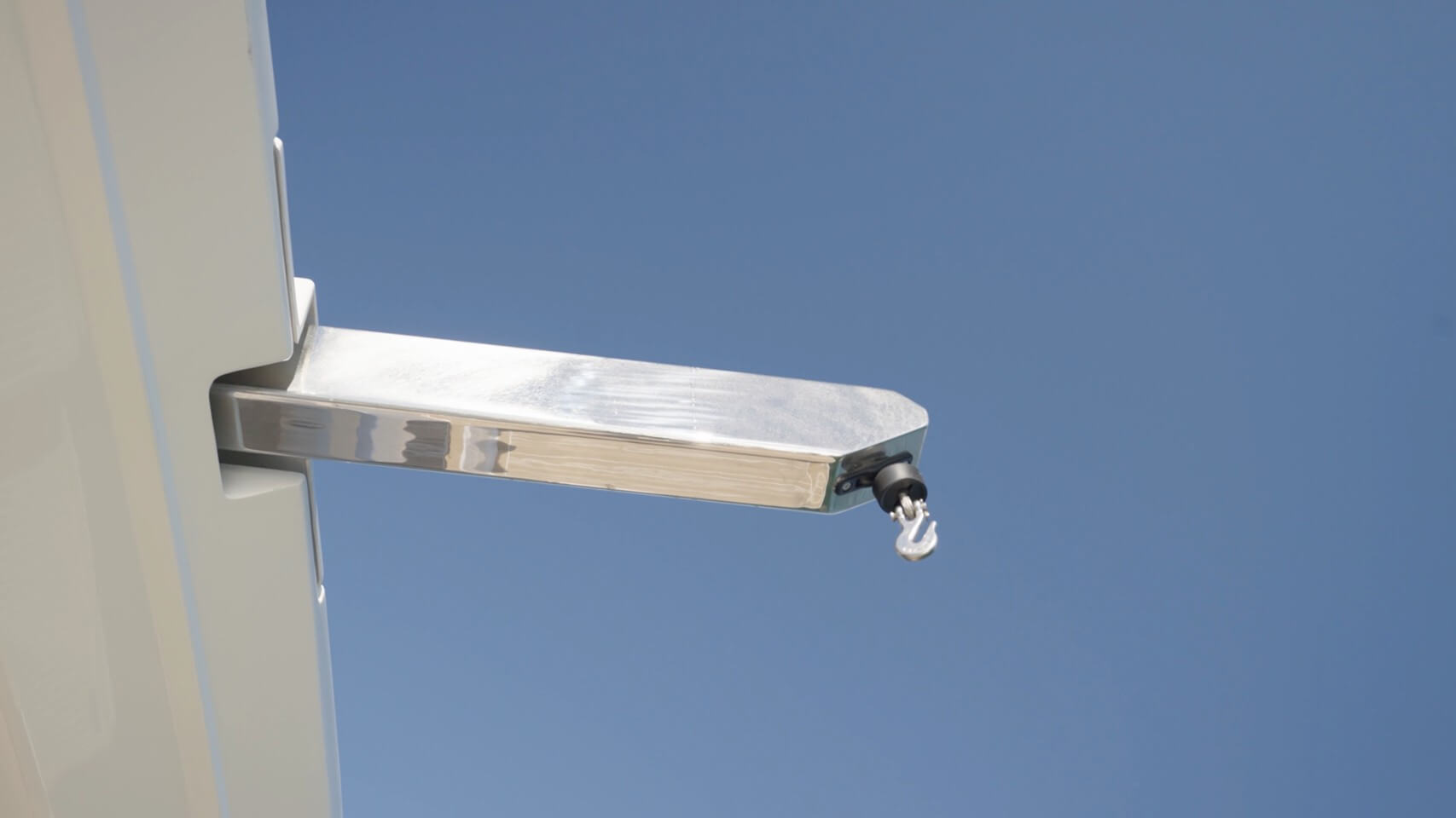 Aquila 46 Powercat tender/pwc lift mechanism