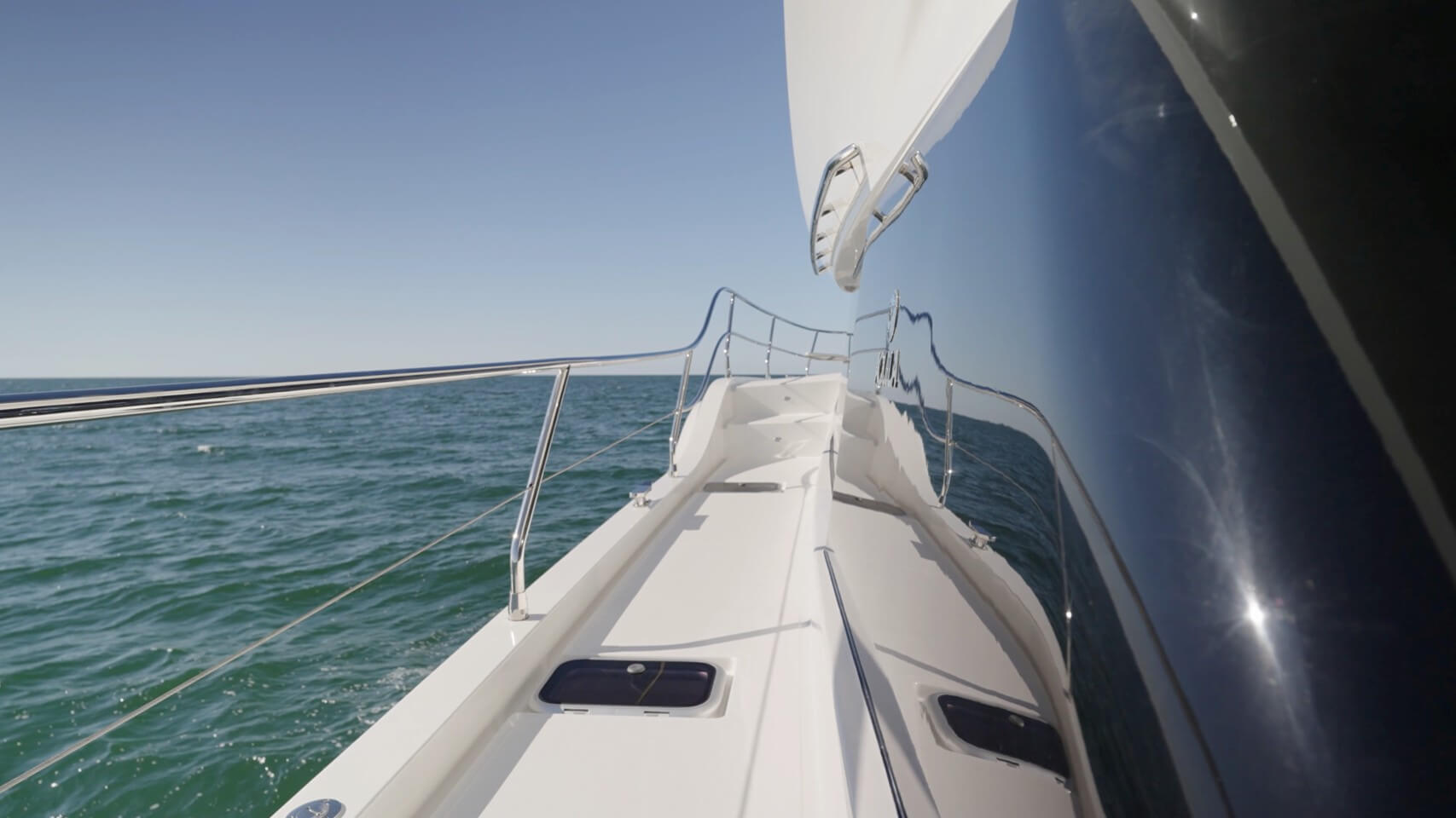 Aquila 46 Powercat wide walkways