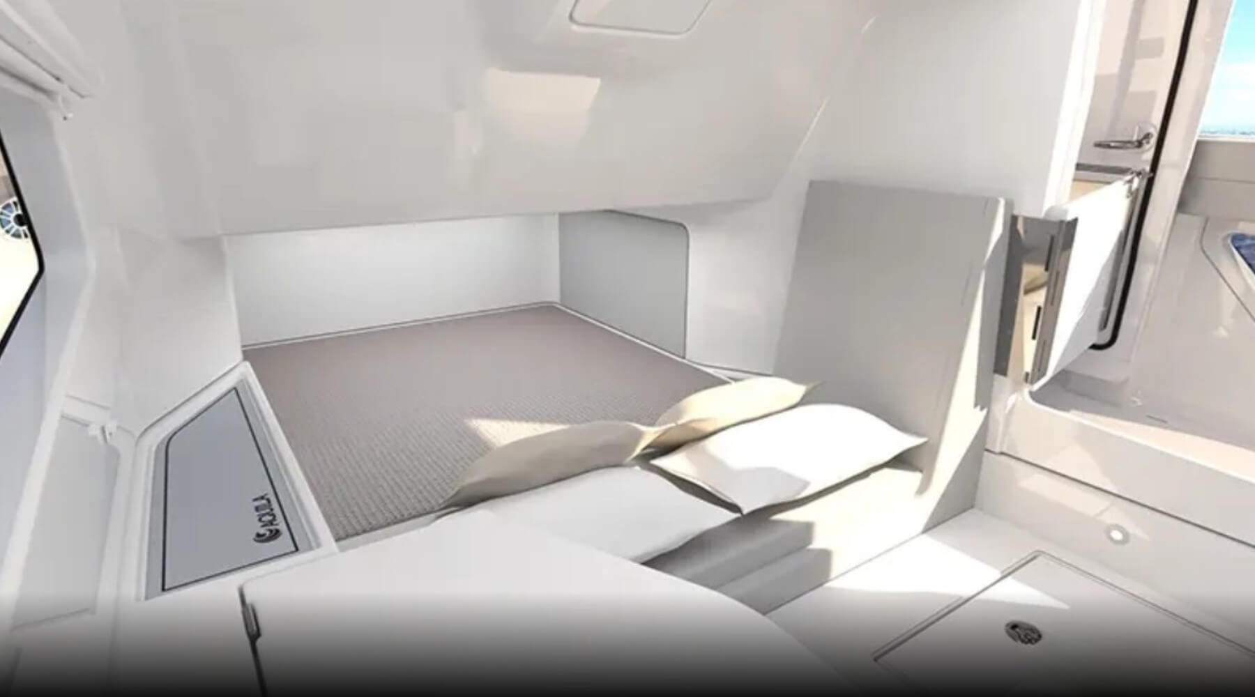 Aquila 36 Molokai cabin