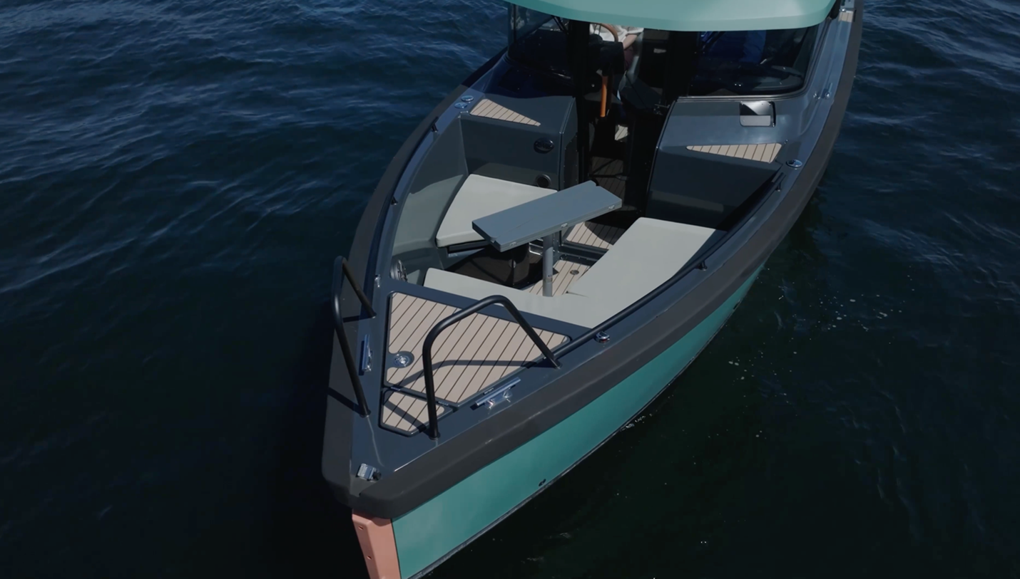 Arksen 28 deep well in the bow area