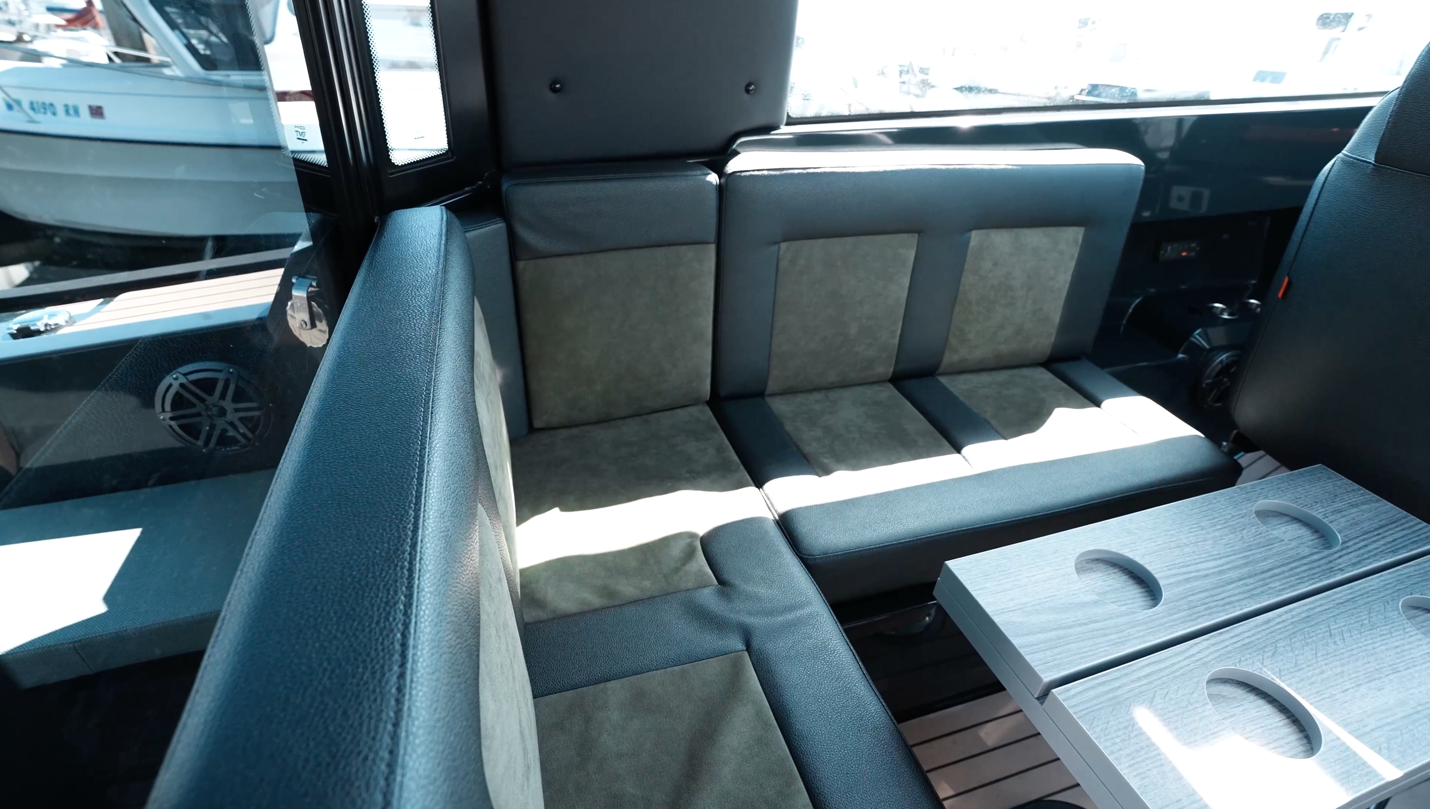 Arksen 28 table and L-shape bench