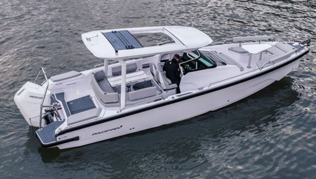 Axopar 29 Sun Top on the water