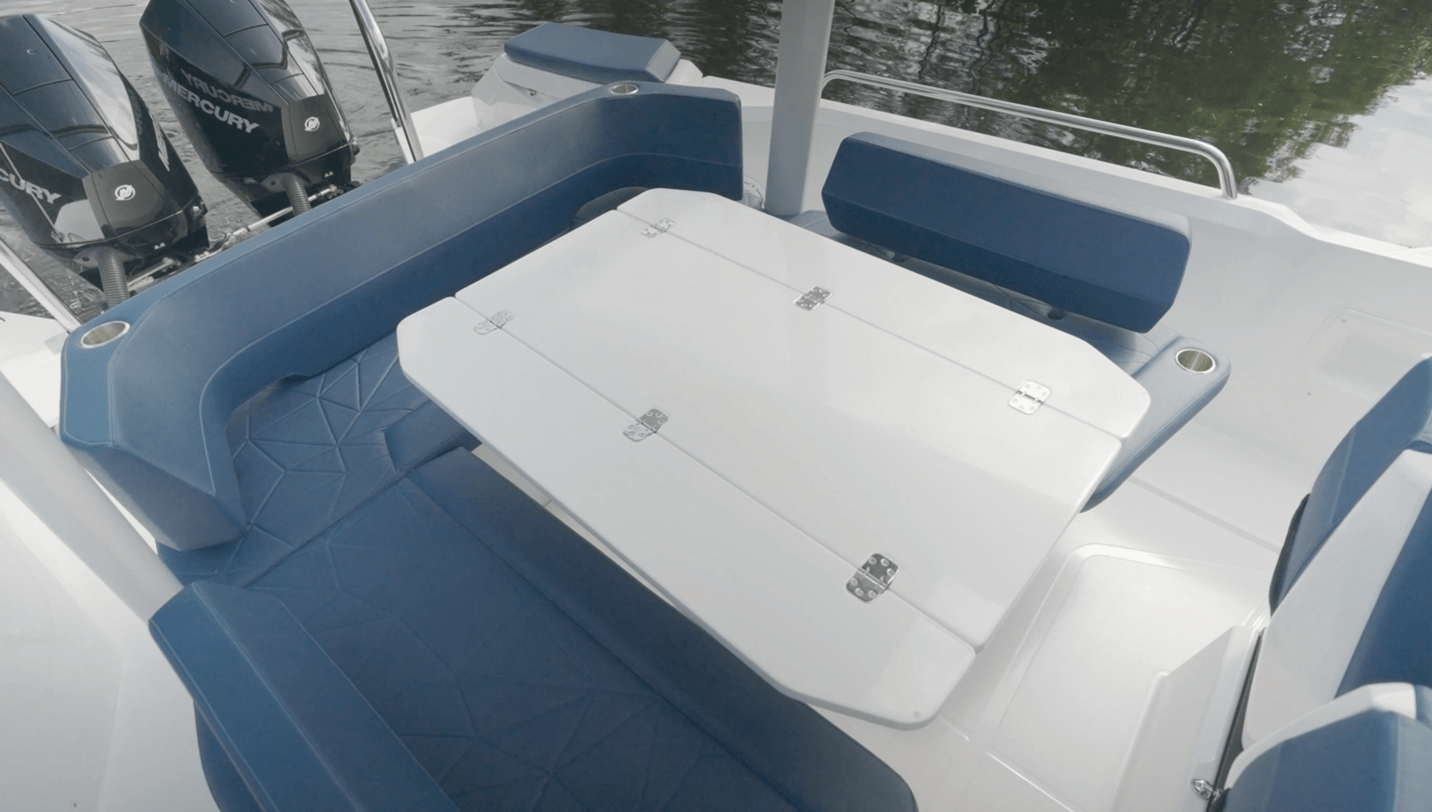 Axopar 29 Sun Top dining area