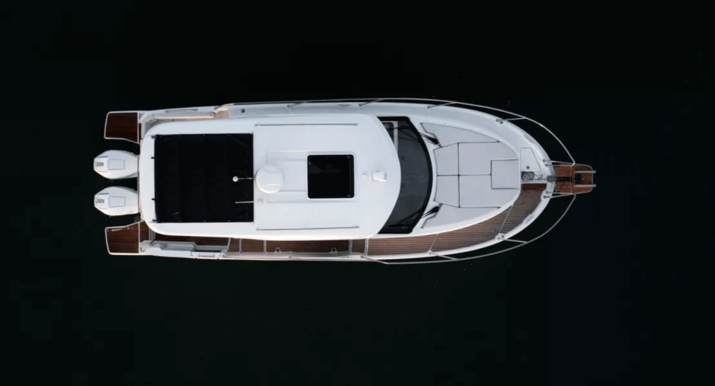 Beneteau Antares 9 overhead view