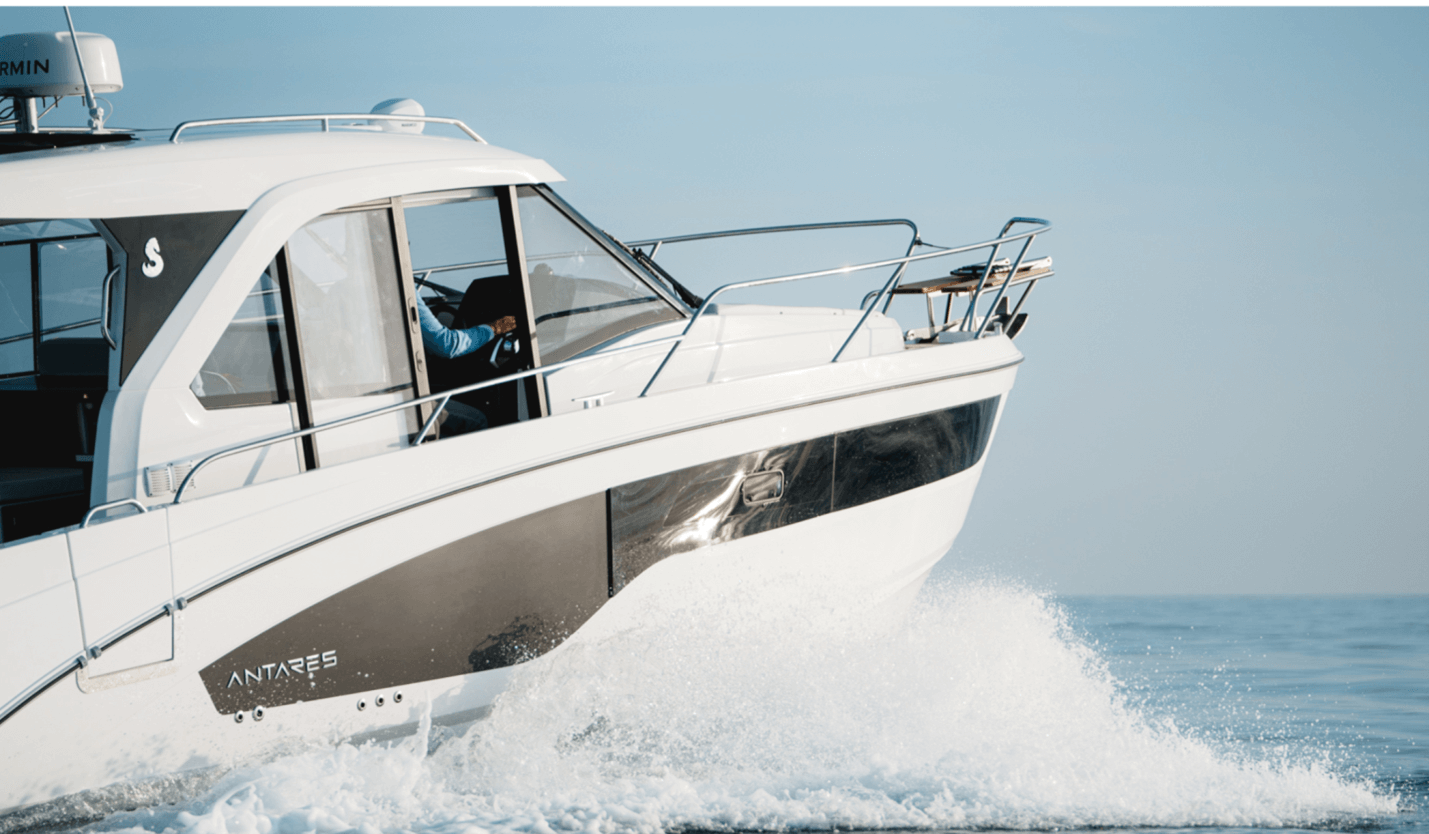 Beneteau Antares 9 sliding door by the helm
