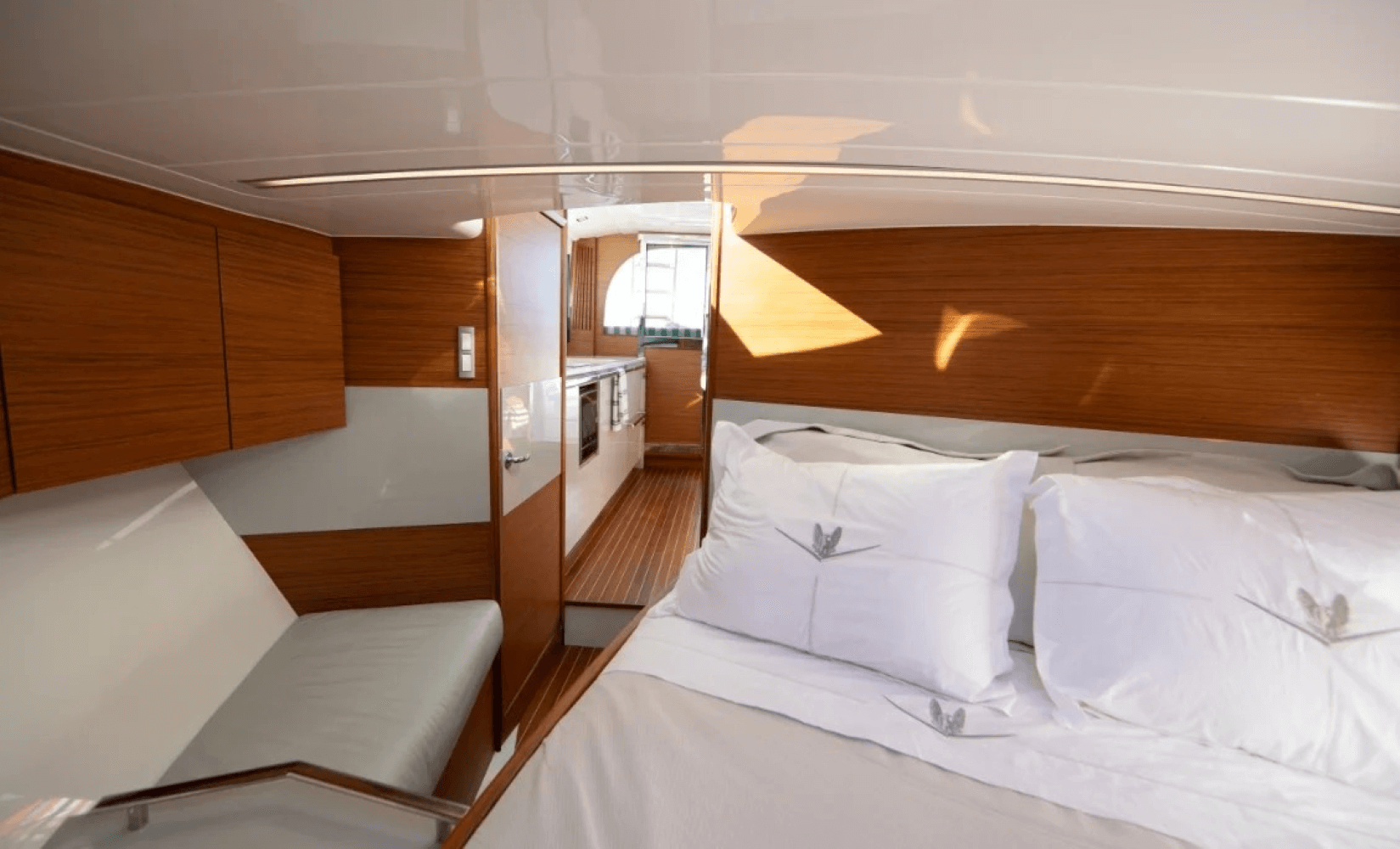 Bertram 35FB cabin