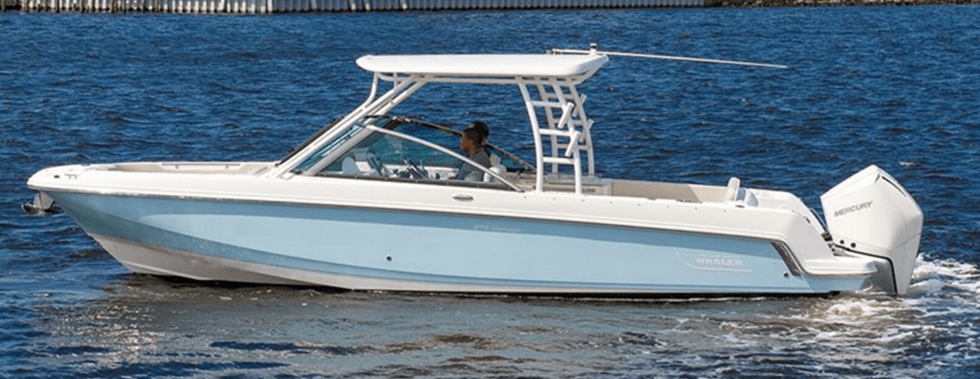 Boston Whaler 270 Vantage on the water