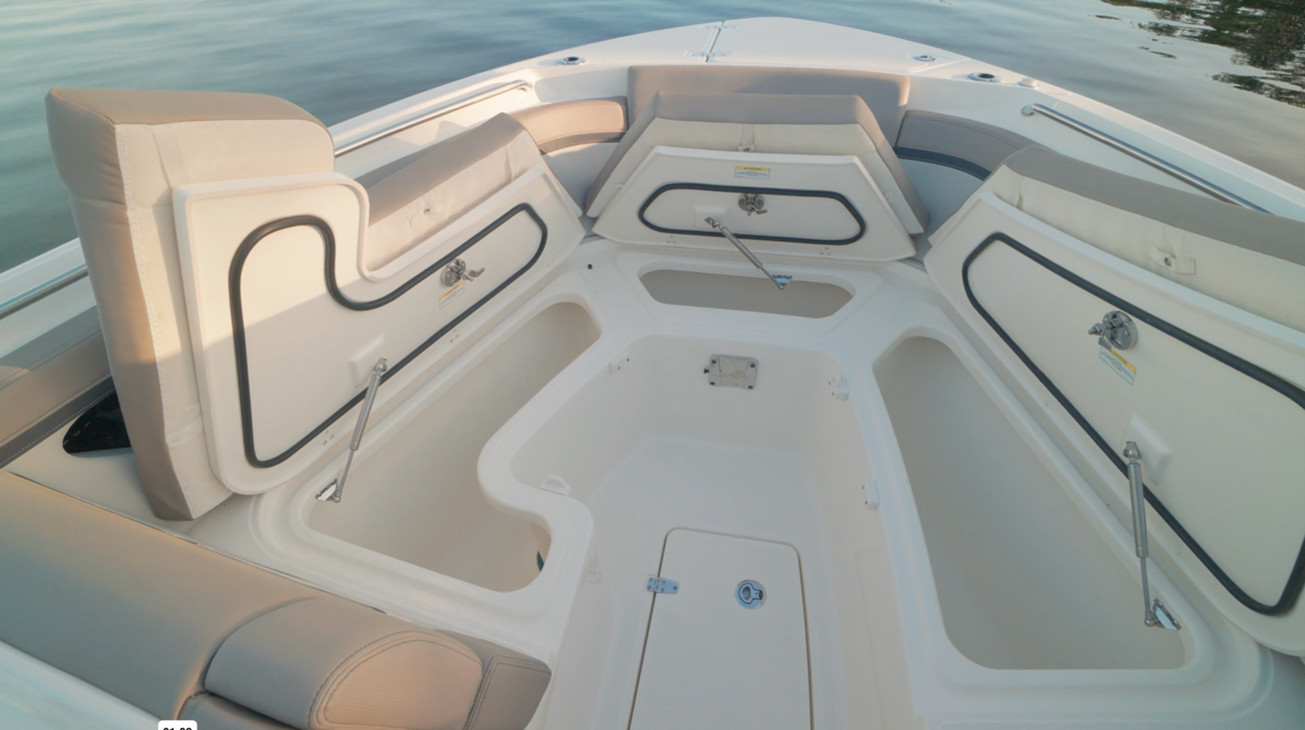 Boston Whaler 330 Vantage under seat storage