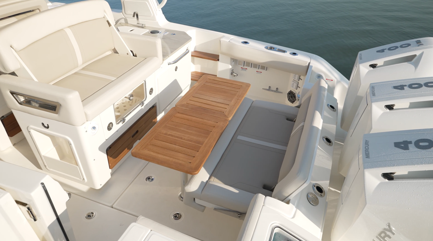 Boston Whaler 350 Realm dining area