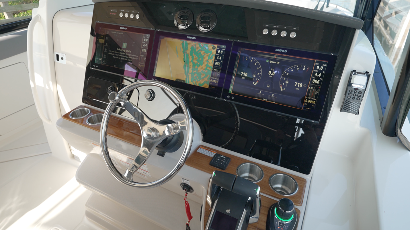 Boston Whaler 380 Realm helm console
