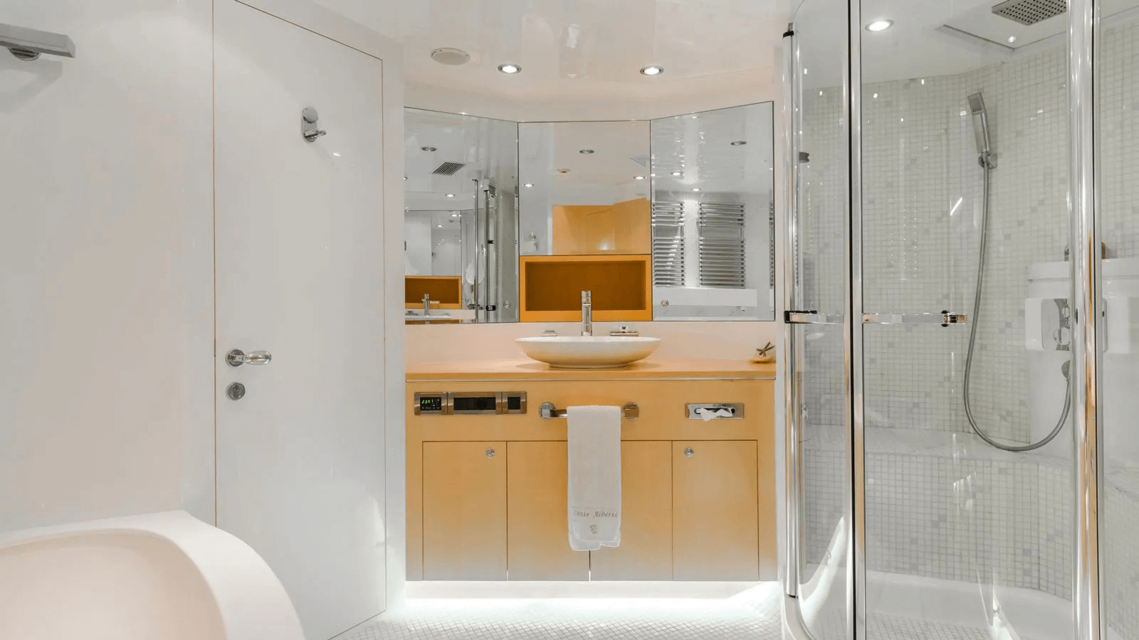 27m Charter Yacht Conte Alberti bathroom