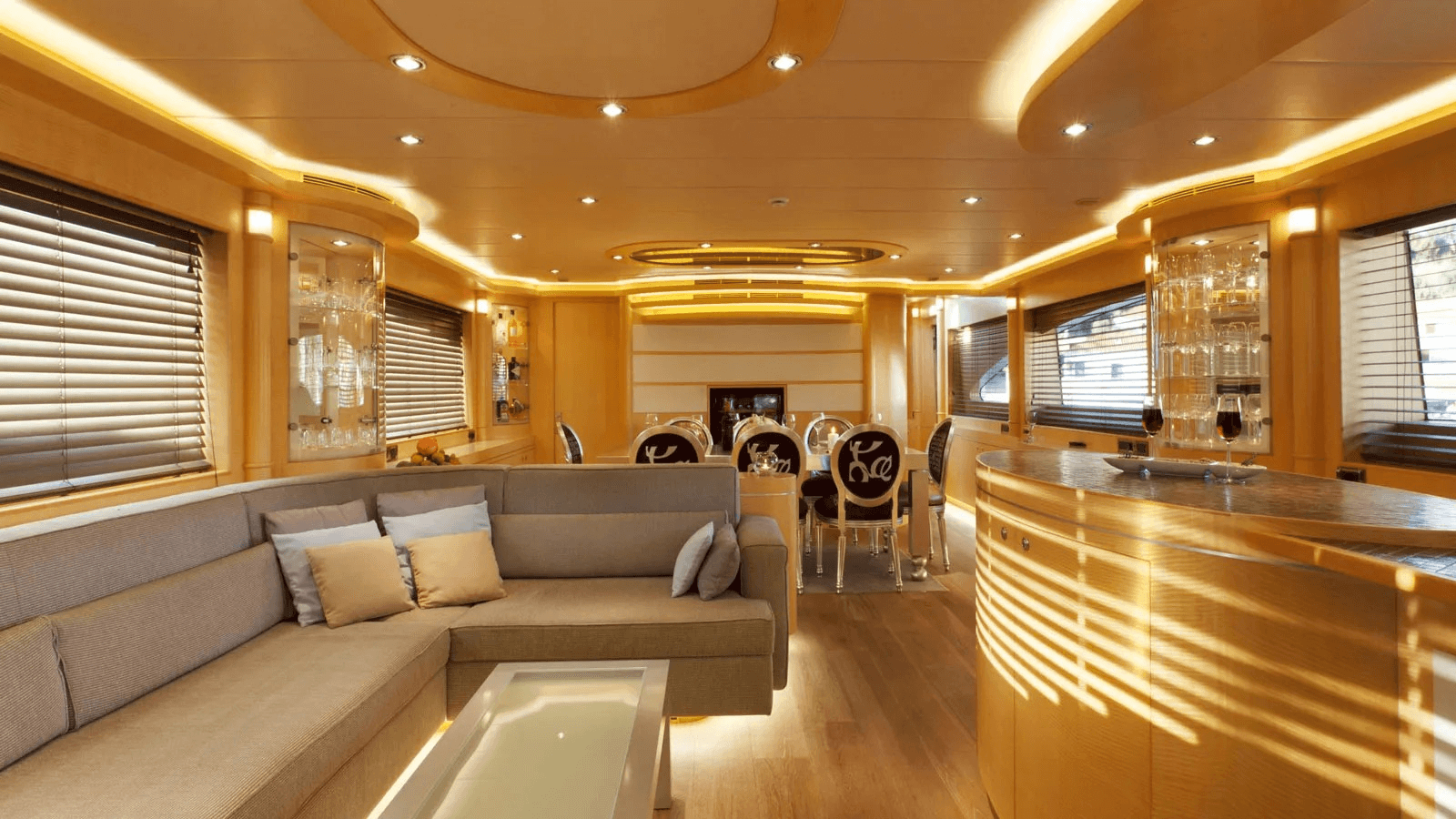 27m Charter Yacht Conte Alberti living room and bar