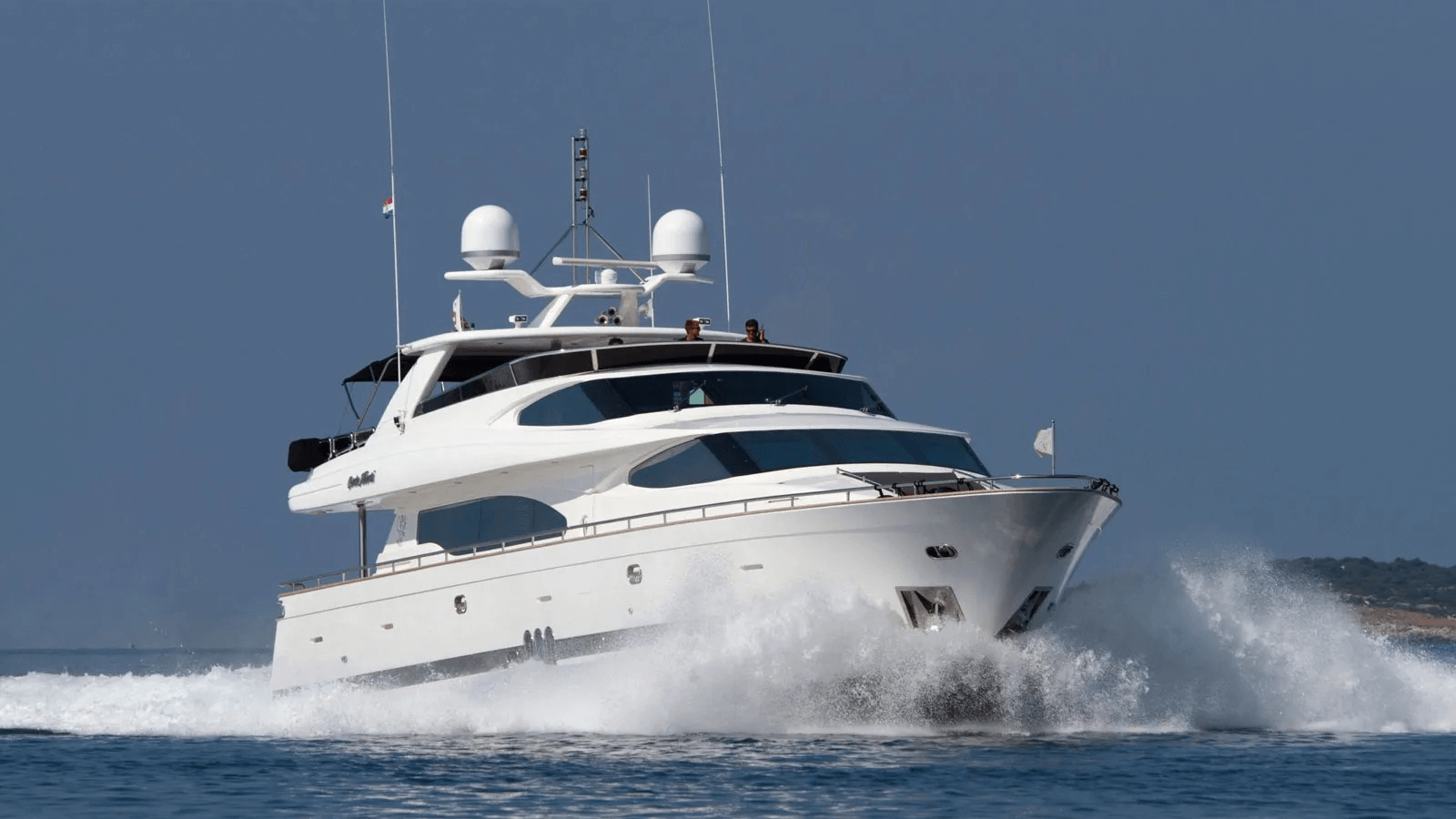 27m Charter Yacht Conte Alberti running