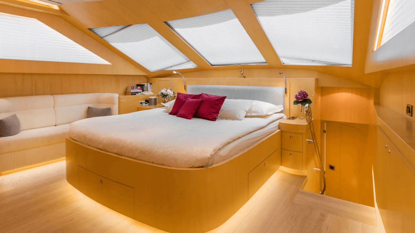 27m Charter Yacht Conte Alberti stateroom