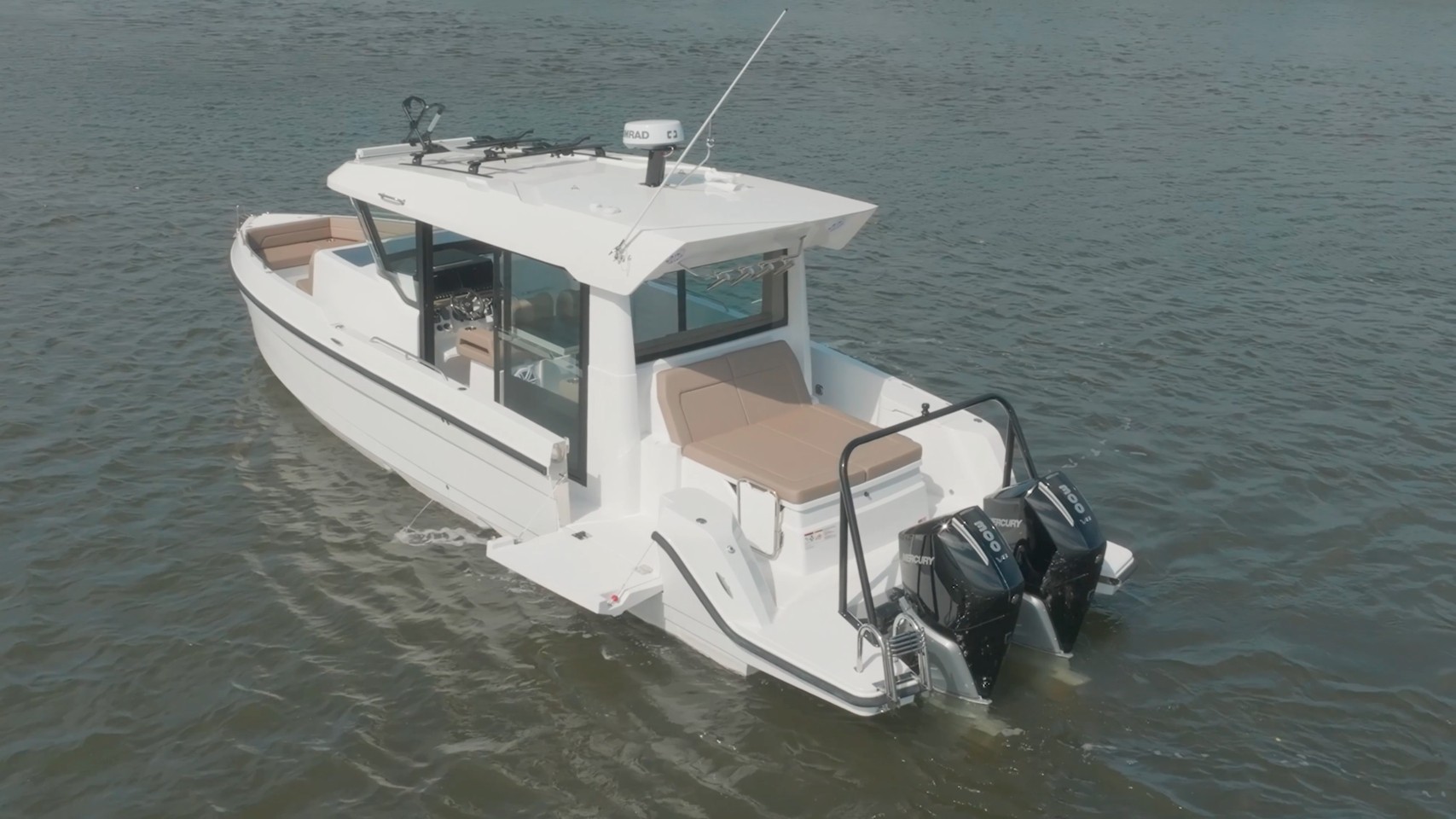 Cruisers 38 VTR EC optional sunlounge sun pad