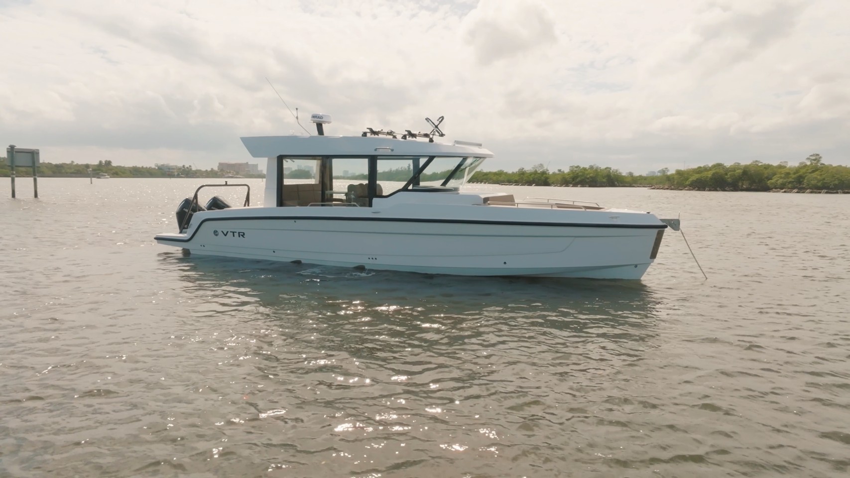 Cruisers 38 VTR EC anchored