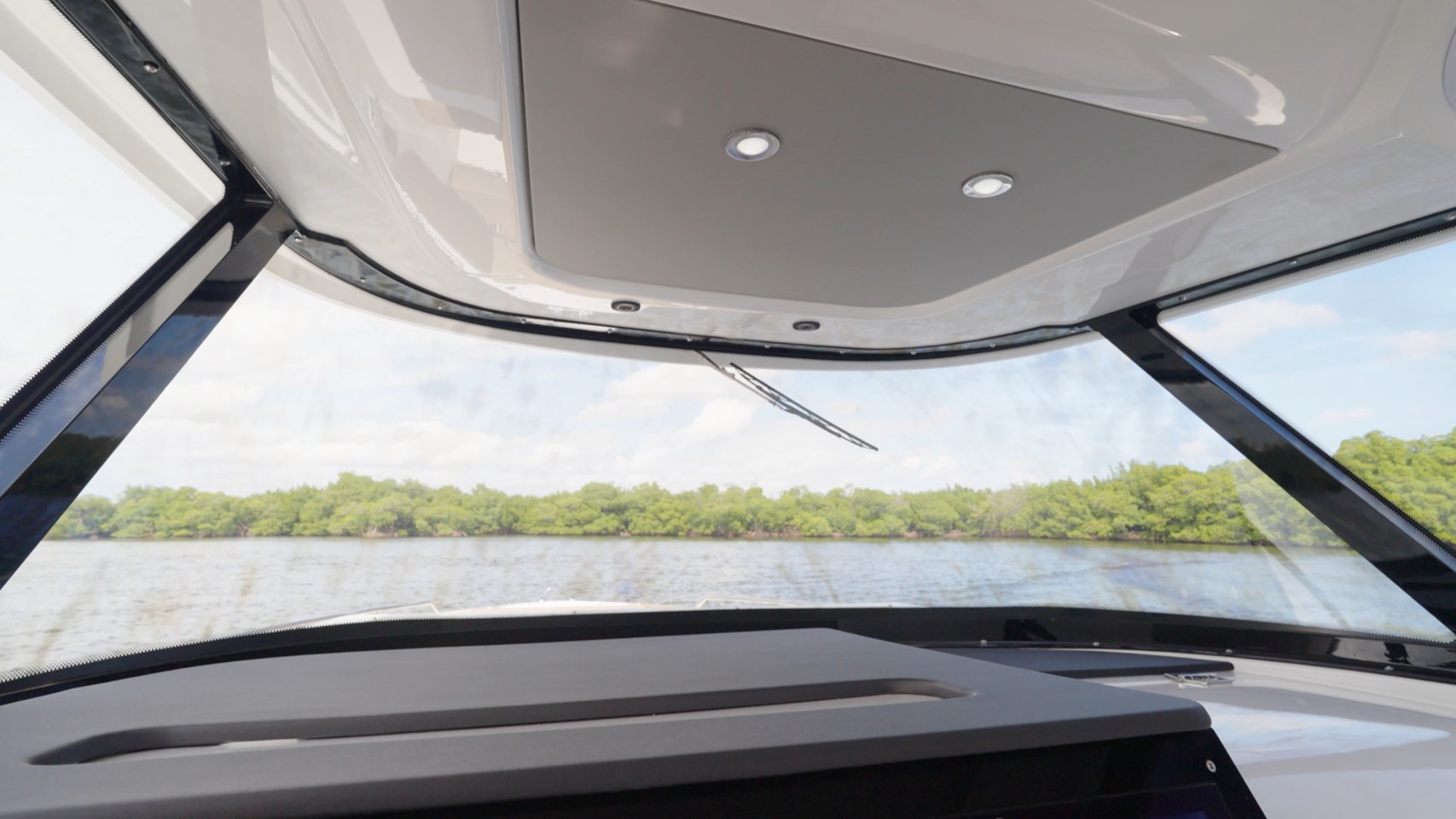 Cruisers 38 VTR EC large windows