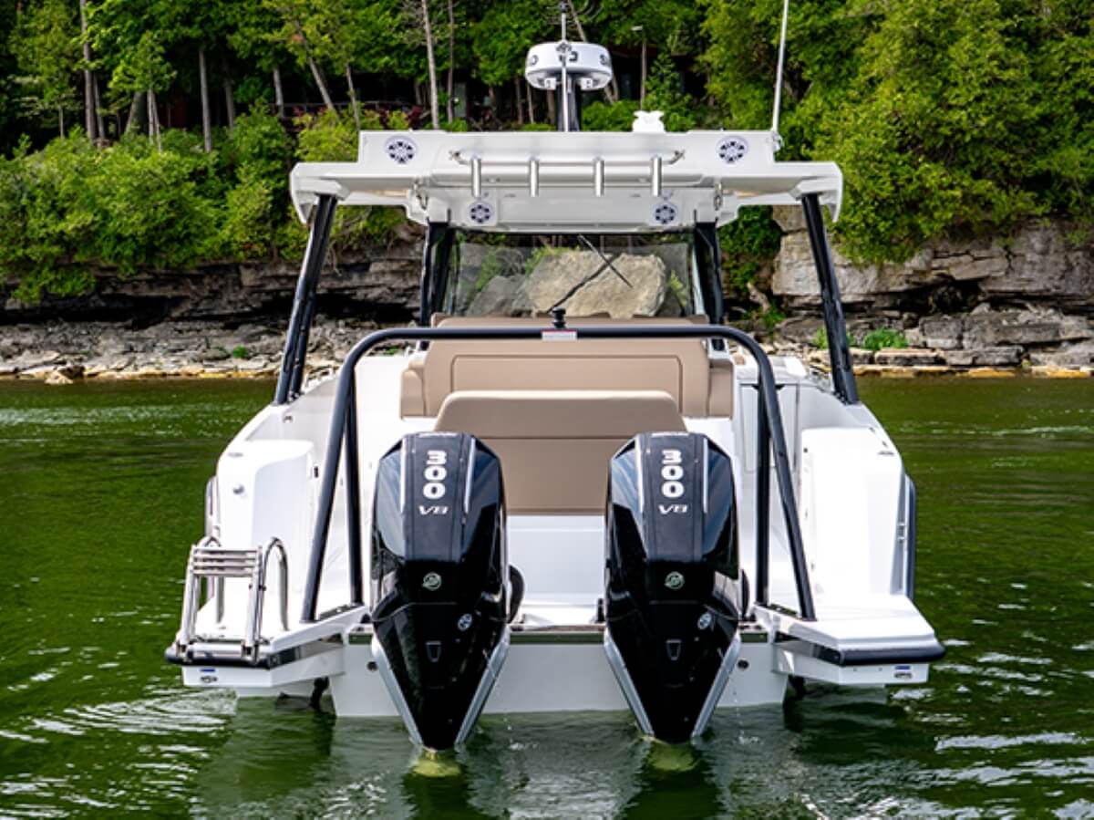 Cruisers 38 VTR aft, twin Mercury engines