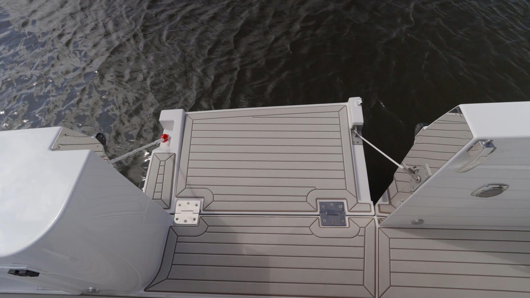 Cruisers 38 VTR beach door