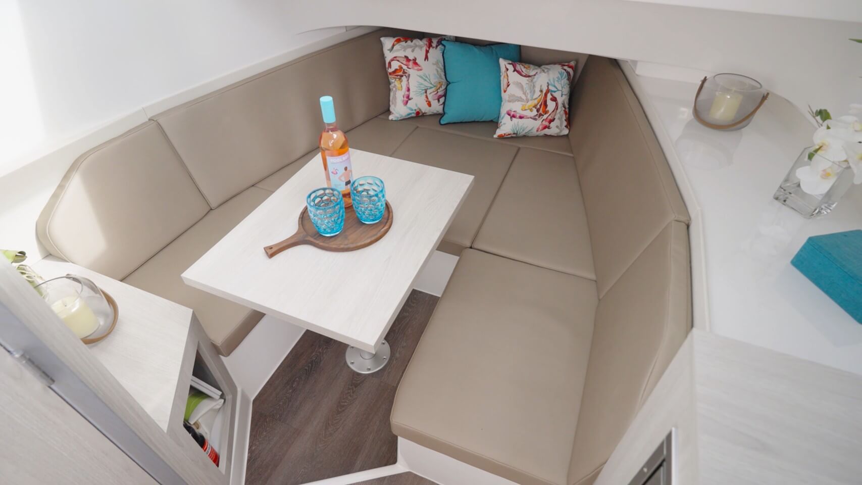 Cruisers 38 VTR cabin